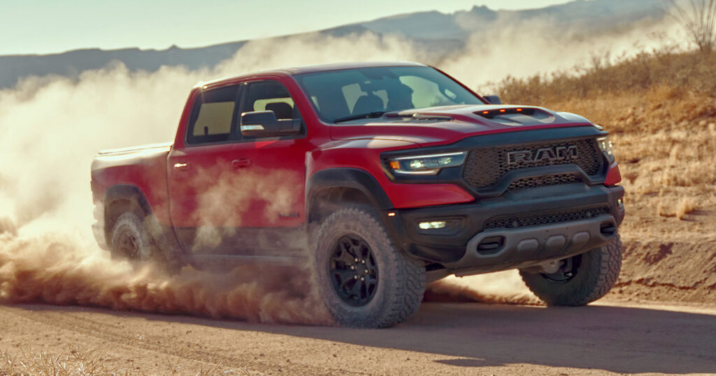 La Ram 1500 TRX ya está aquí con 702 HP y hambre de Raptors - Fuel Car ...