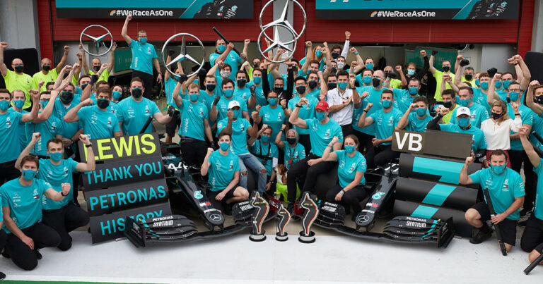 Un accidentado Gran Premio de Baréin terminó con otra victoria para Hamilton