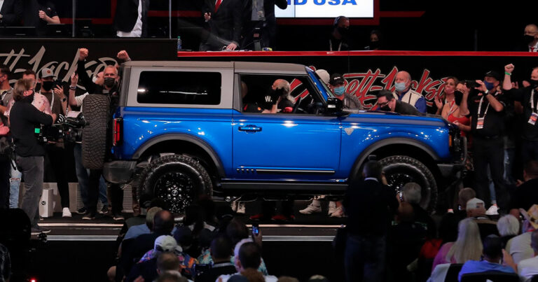 Bronco VIN 001 subasta
