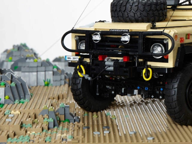Land-Rover-Lego-7
