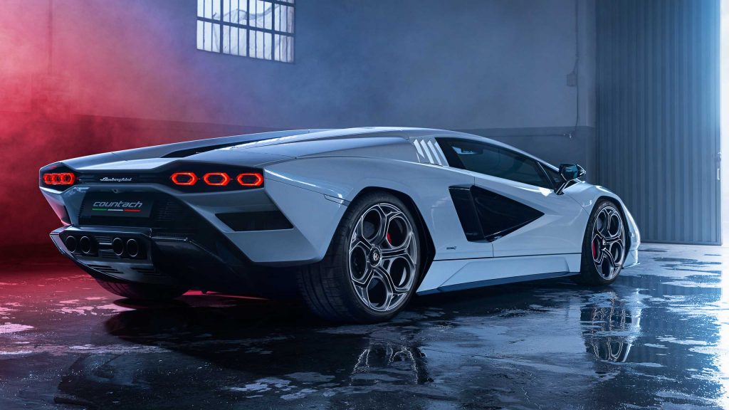 Alguien rayó los rines del Lamborghini Countach de 3 millones de dólares el  día de su presentación - Fuel Car Magazine