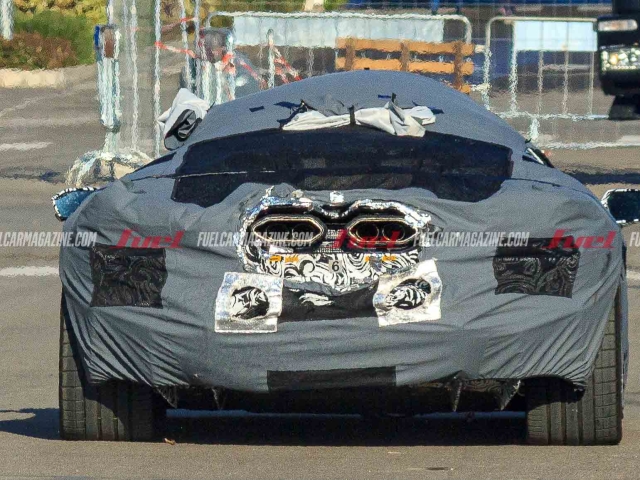 Lamborghini V12 espía