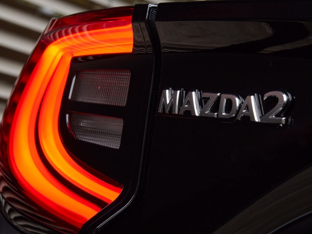 Mazda2 híbrido 2022