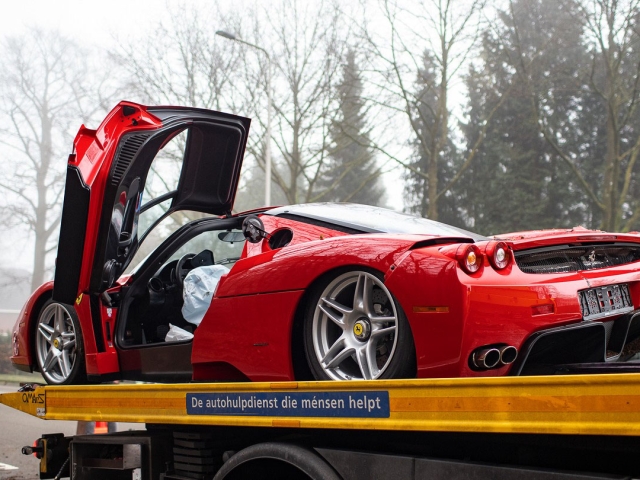 Ferrari Enzo chocado