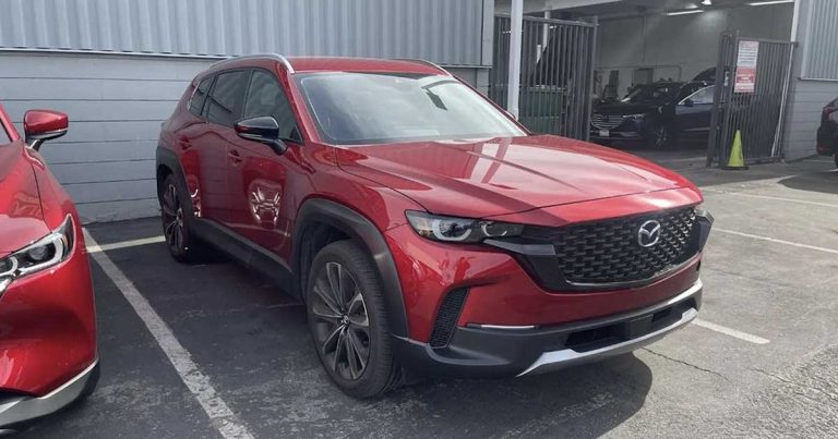 Espía Mazda CX-50 Concesionario