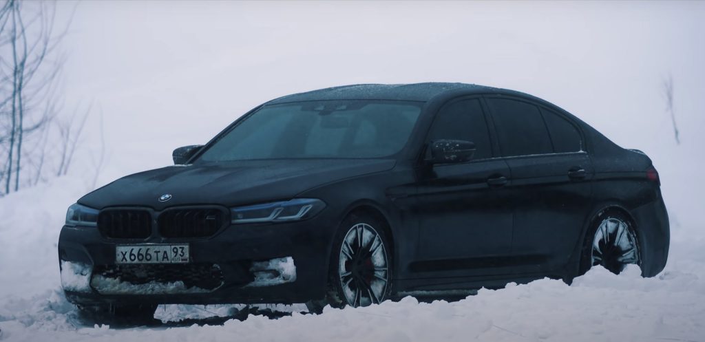 Youtuber ruso quema BMW M5 1