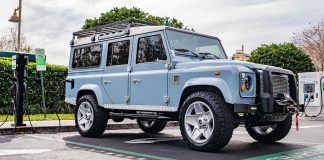 Land Rover Defender restomod Tesla