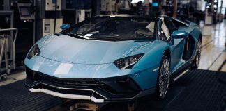 Lamborghini-Aventador-V12