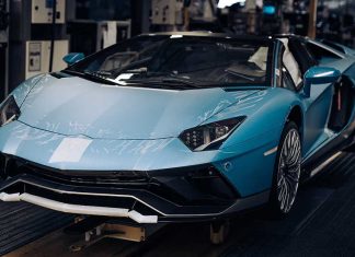 Lamborghini-Aventador-V12