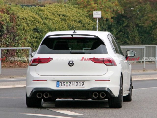 Volkswagen-Golf-R-espía-pista