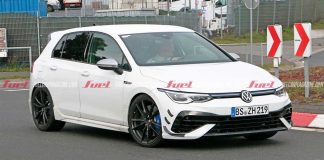 Volkswagen-Golf-R-espía-pista