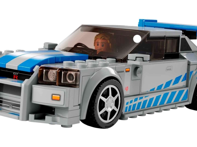 Nissan-Skyline-GT-R-Lego