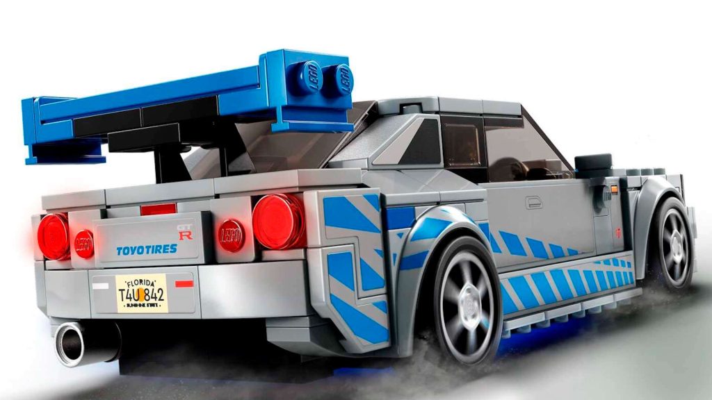  No es un auto de   segundos, pero sí es el Skyline GT-R R3  de Rápido y Furioso   hecho de Lego