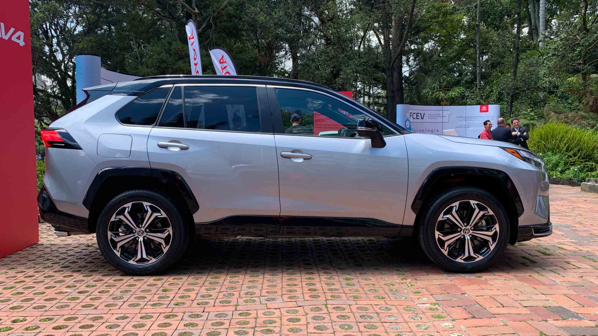 Toyota RAV4 híbrida enchufable en Colombia un primer acercamiento