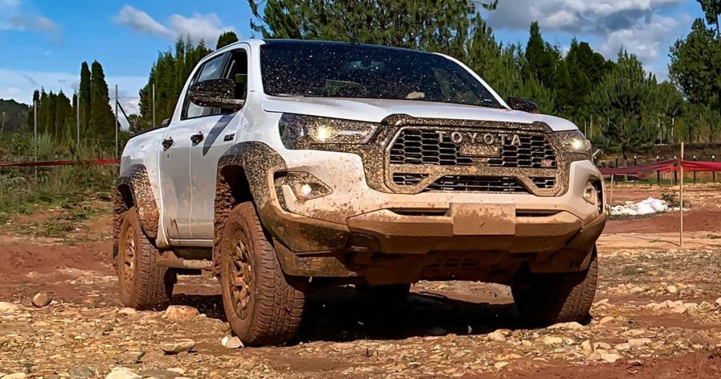 Toyota-Hilux-GR-Sport-2023-Colombia