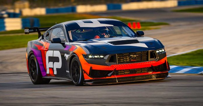 Ford-Mustang-GT4
