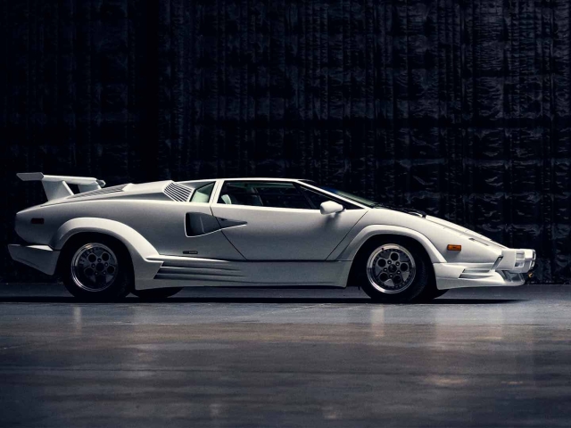 Lamborghini-Countach-Lobo-Wall-Street