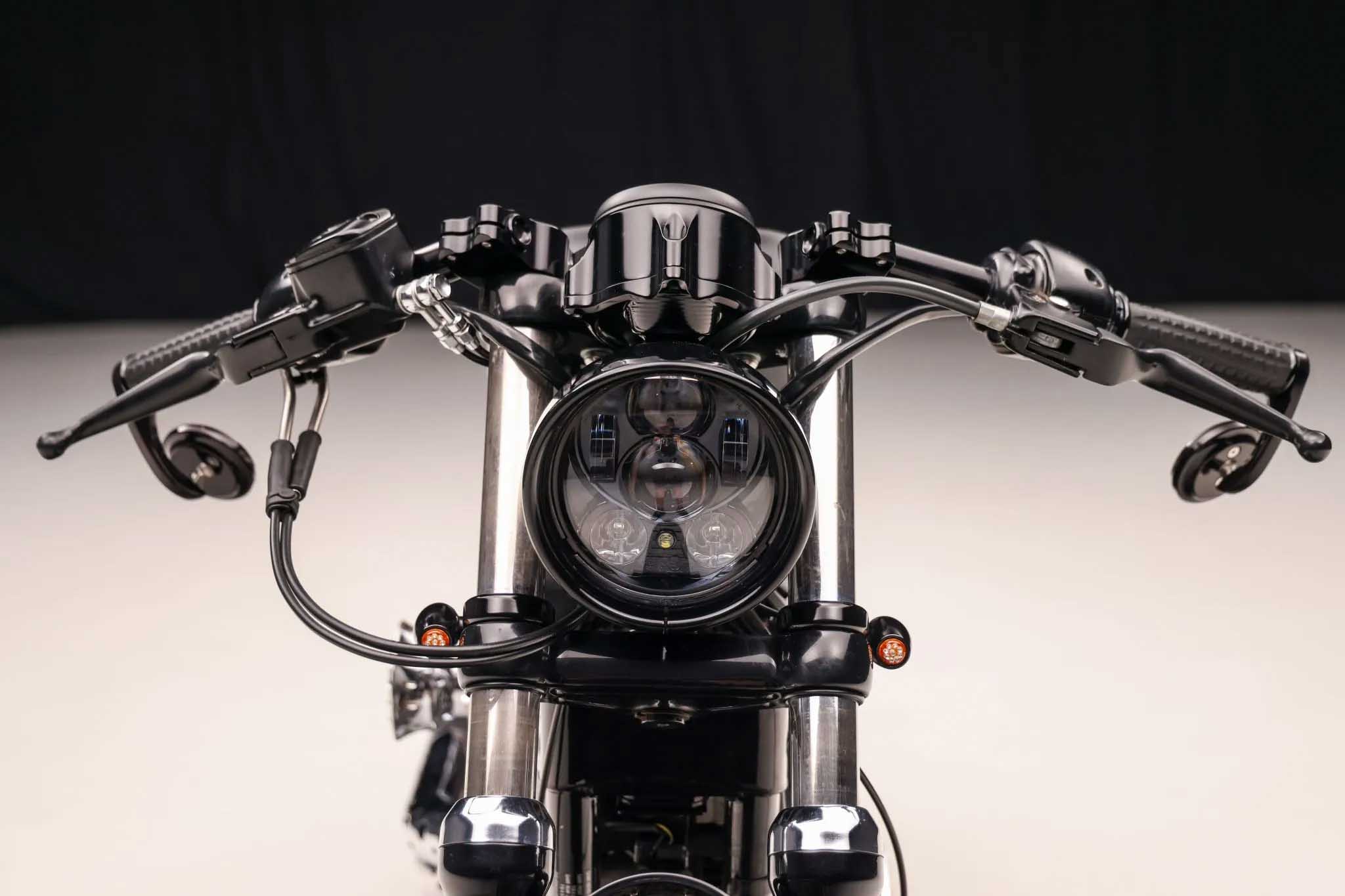 Harley-Davidson-Roadster-restomod-café-racer