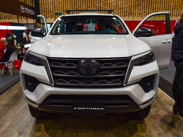 Toyota-Fortuner-Black-Edition-Colombia