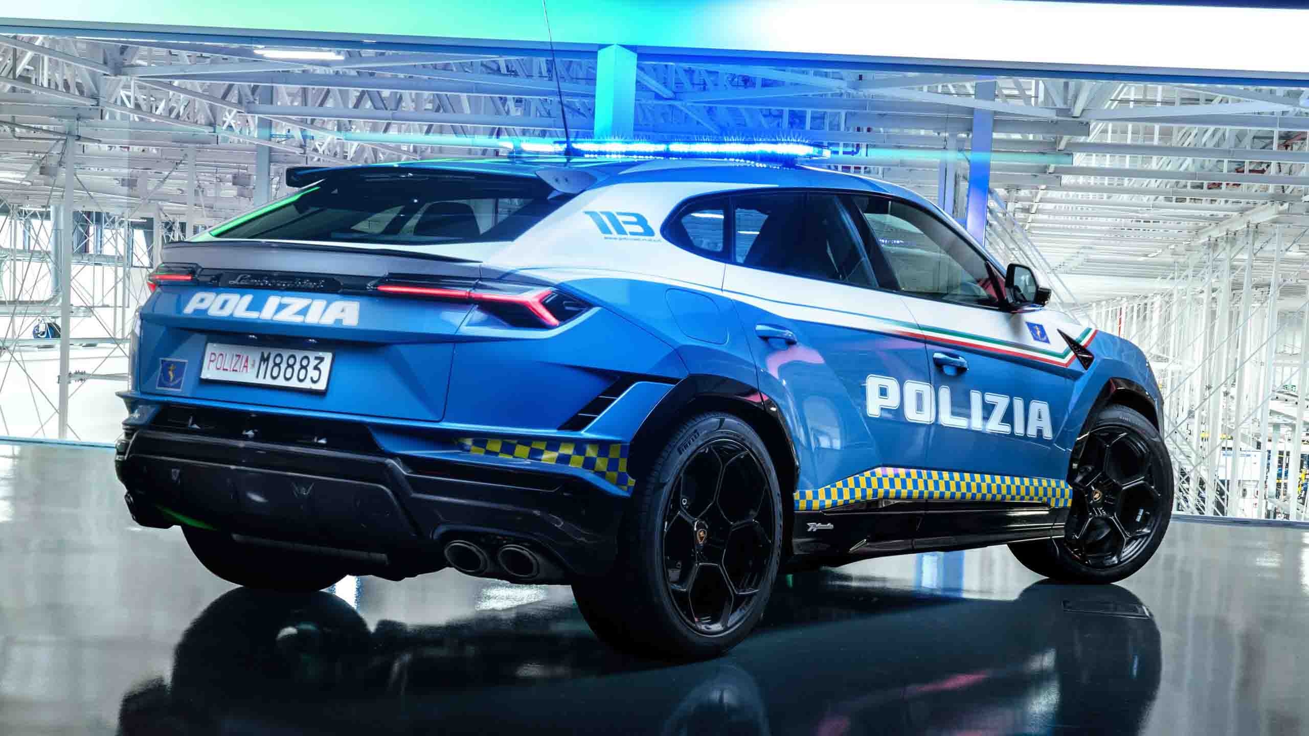 Lamborghini-Urus-policía