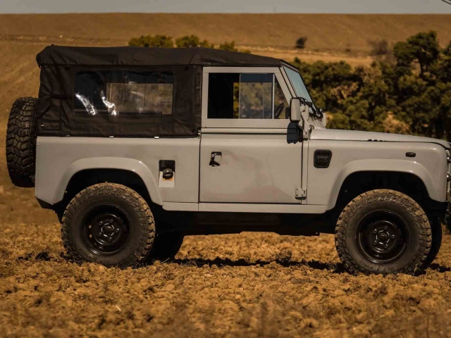 Land-Rover-Defender-Rioja-reborn