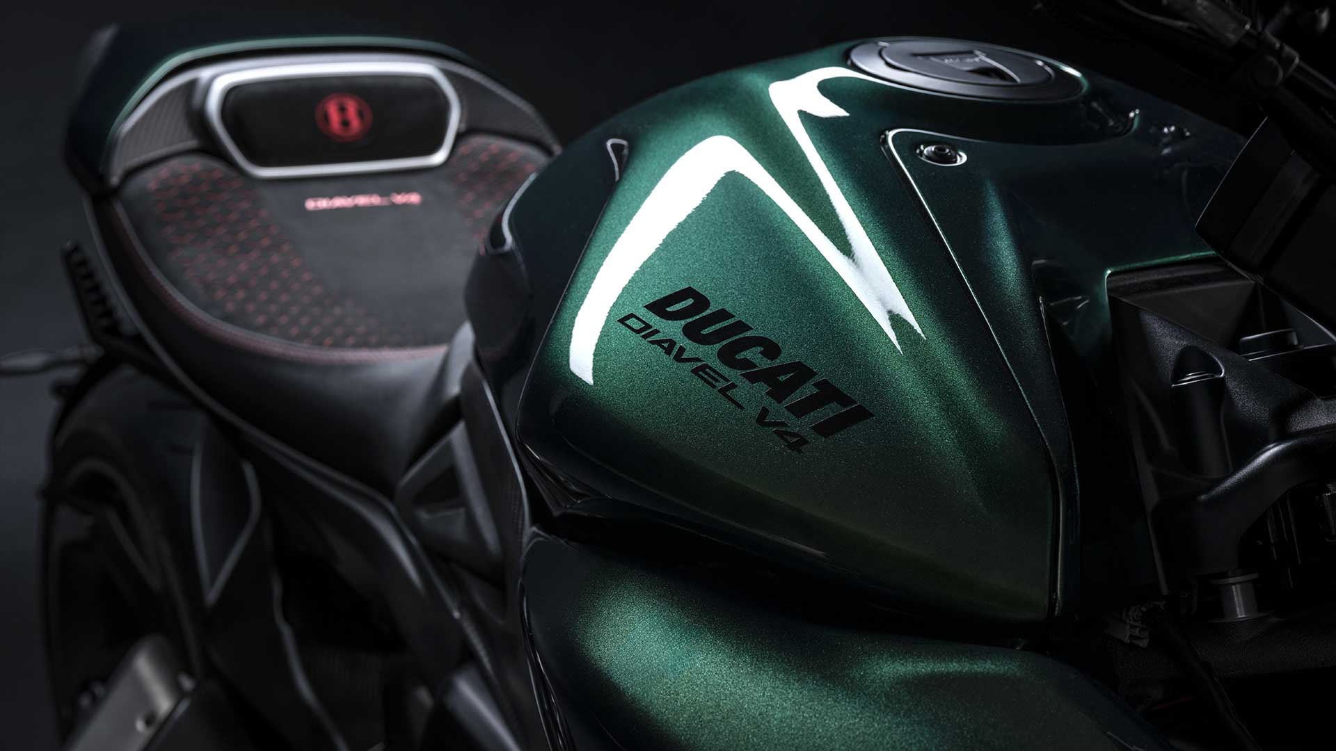 Ducati-Diavel-por-Bentley