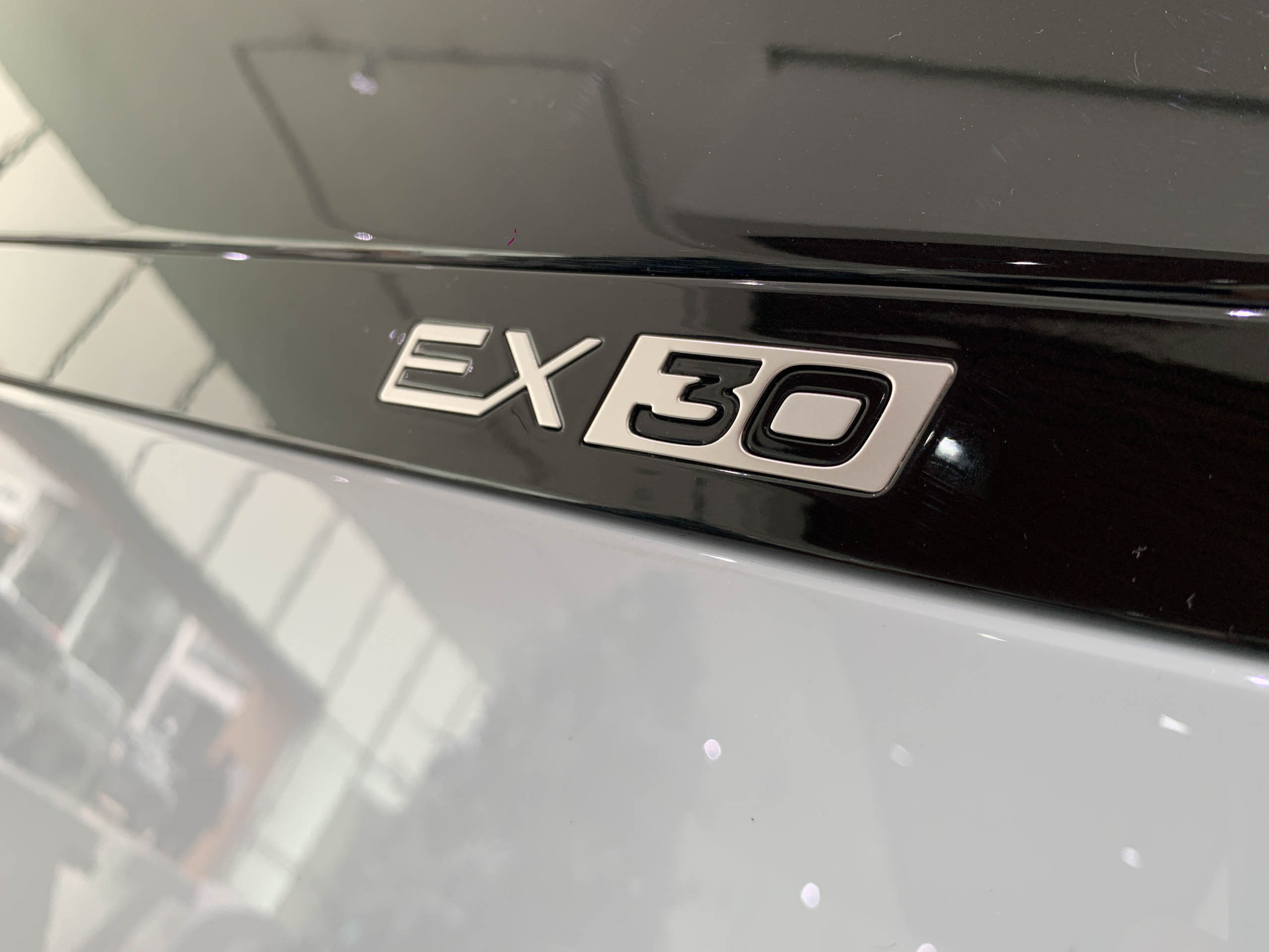 Volvo-EX30-detalles-Colombia