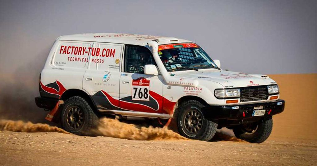 Una Toyota Land Cruiser J80 con sazón español conquista el Dakar Clásico 2024 Fuel Car Magazine