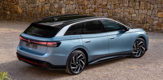 Volkswagen-ID.7-Tourer-station-wagon-2024
