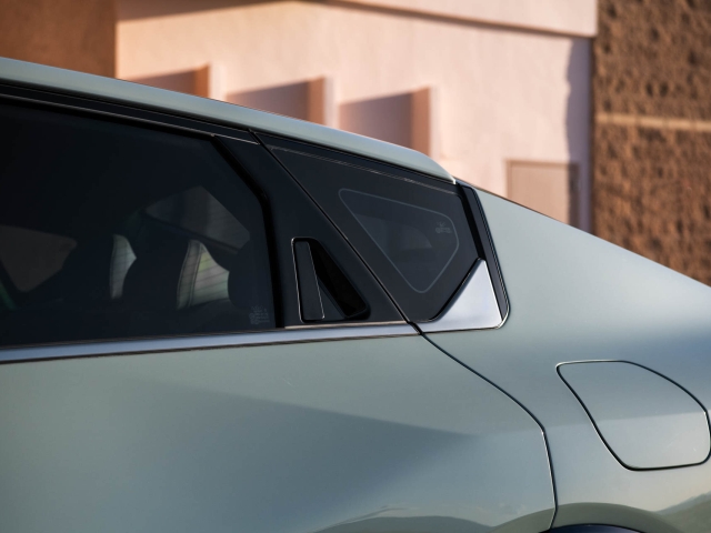Kia-K4-sedán-hatchback-detalles