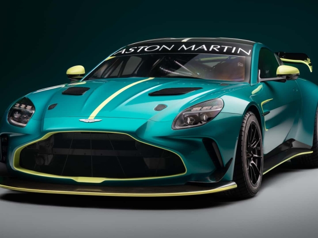 Aston-Martin-Vantage-GT4