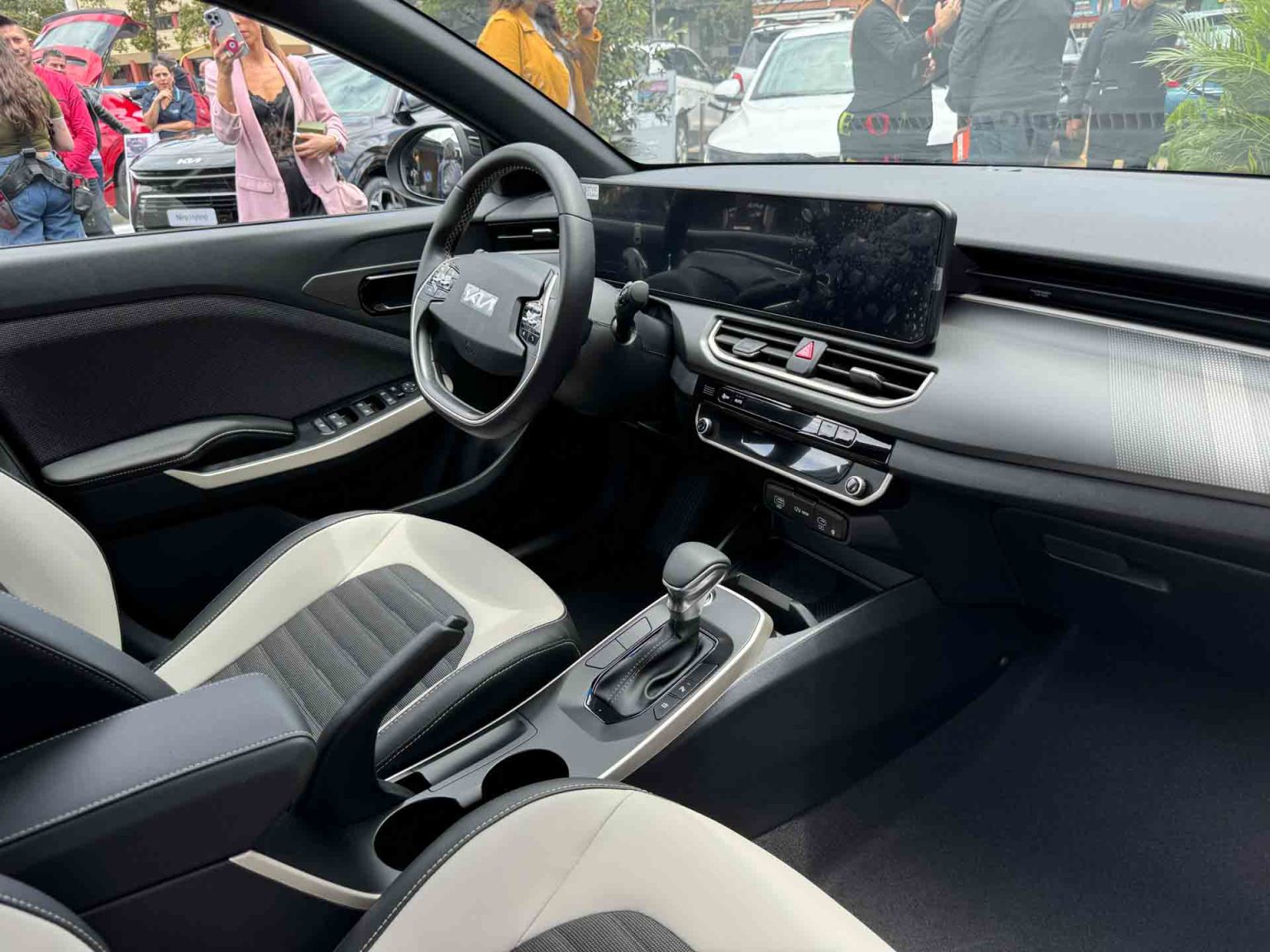 Así es el Kia K3 Cross 2025, el hatchback con aire aventurero que llega