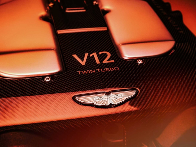 Aston-Martin-V12-Vanquish