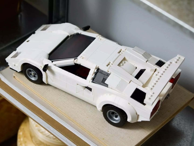 Lamborghini-Countach-Lego-Icons