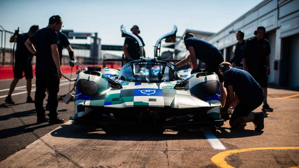 Aston-Martin-Valkyrie-AMR-Pista