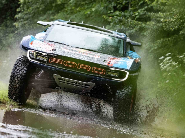 Ford-Raptor-Dakar