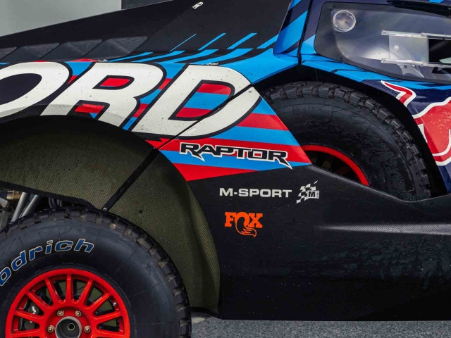 Ford-Raptor-Dakar