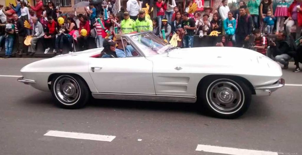 Desfile-carros-clásicos-antiguos-Bogotá