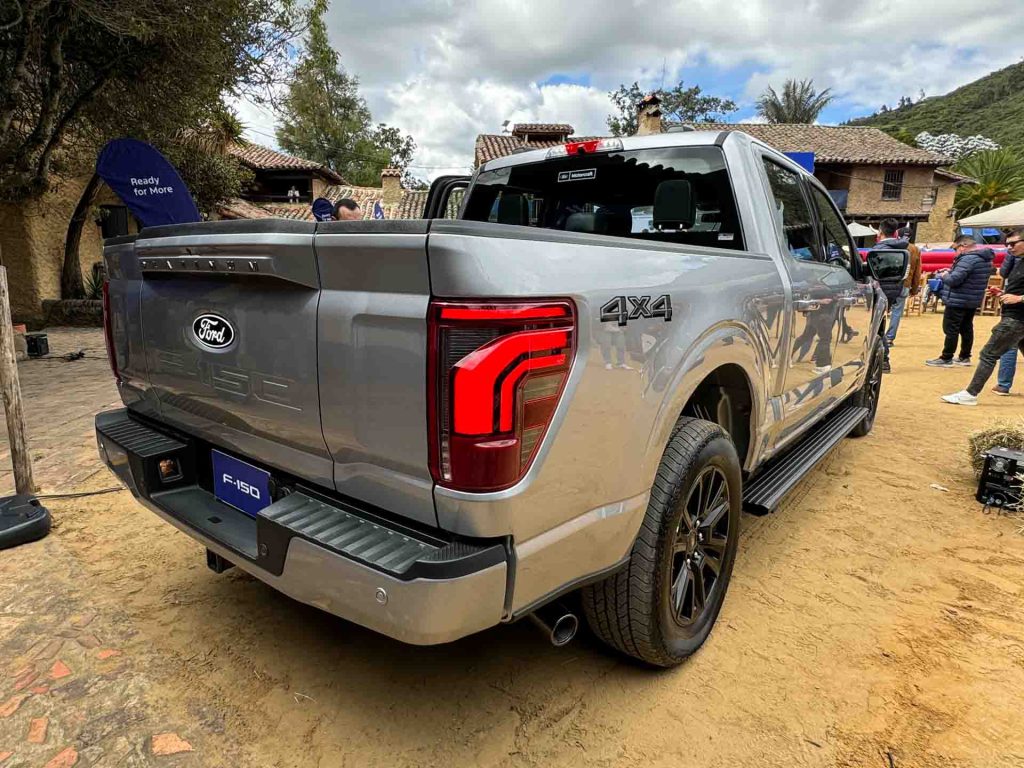 Ford-F-150-híbrida-2025-Colombia