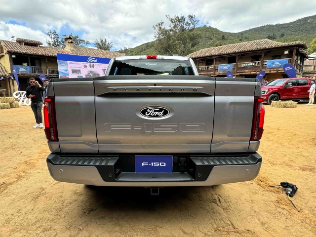 Ford-F-150-híbrida-2025-Colombia