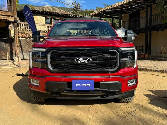 Ford-F-150-híbrida-2025-Colombia