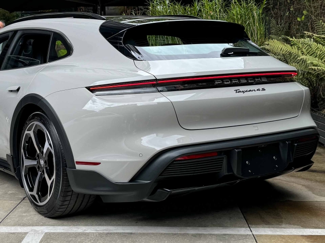 Porsche-Taycan-4S-actualización-Colombia