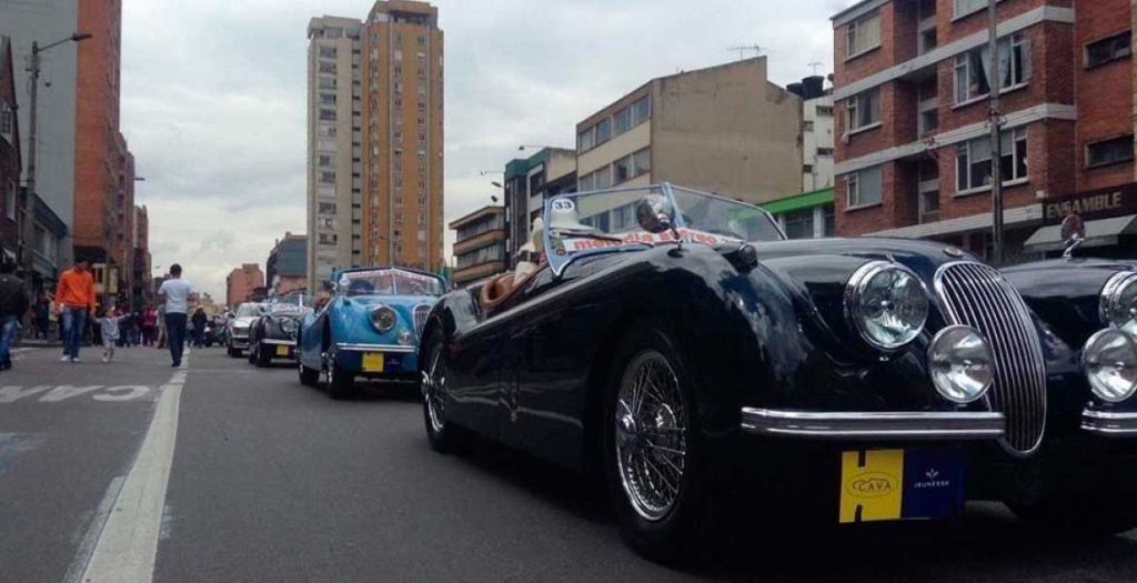 Desfile-carros-clásicos-antiguos-Bogotá