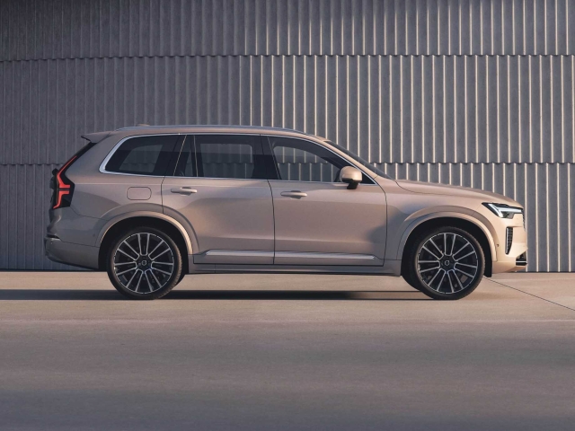 Volvo-XC90-2025