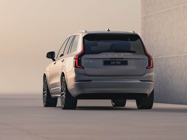 Volvo-XC90-2025