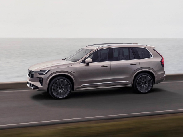 Volvo-XC90-2025