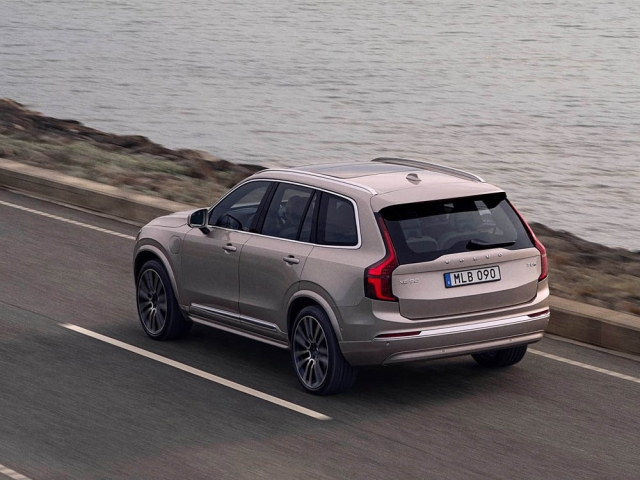 Volvo-XC90-2025