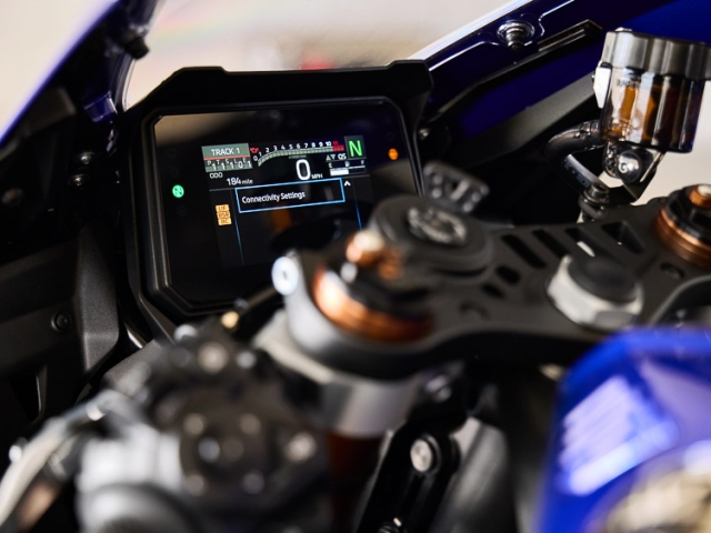 Yamaha R9