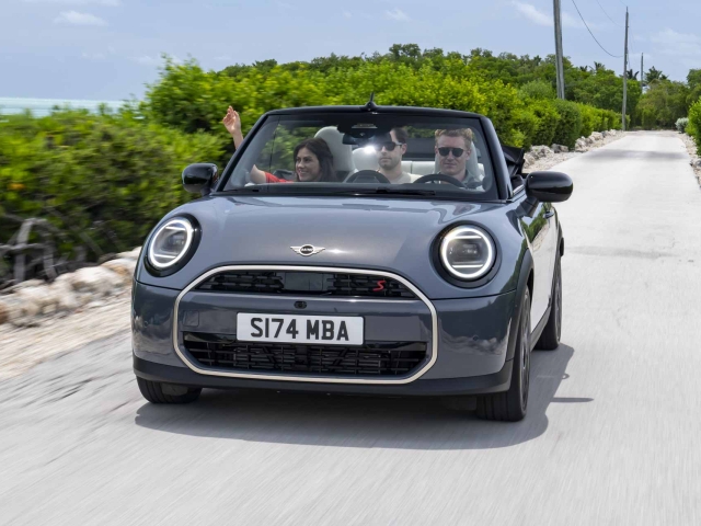 Mini-Cooper-Convertible-2025