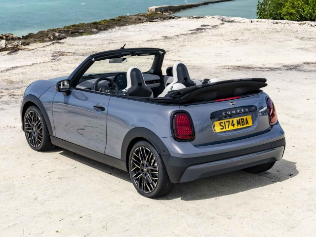 Mini-Cooper-Convertible-2025